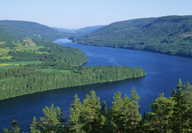 Vacker vy över Indalsälven i Västernorrland. Bilden tagen från Getberget.