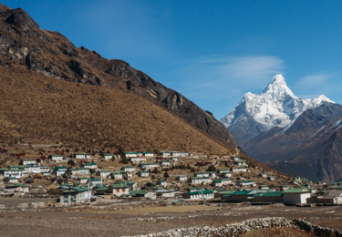 Vy över by i Nepal