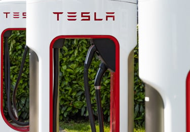 Bild på laddstationer för Tesla.