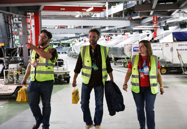 Tre Seko-medlemmar på Arlanda.