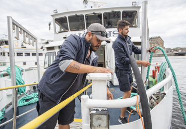 Medlemmar på skärgårdsbåt