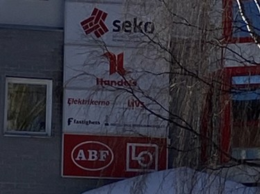 Sekos logga utanför Södra Ersmarksgatan i Umeå